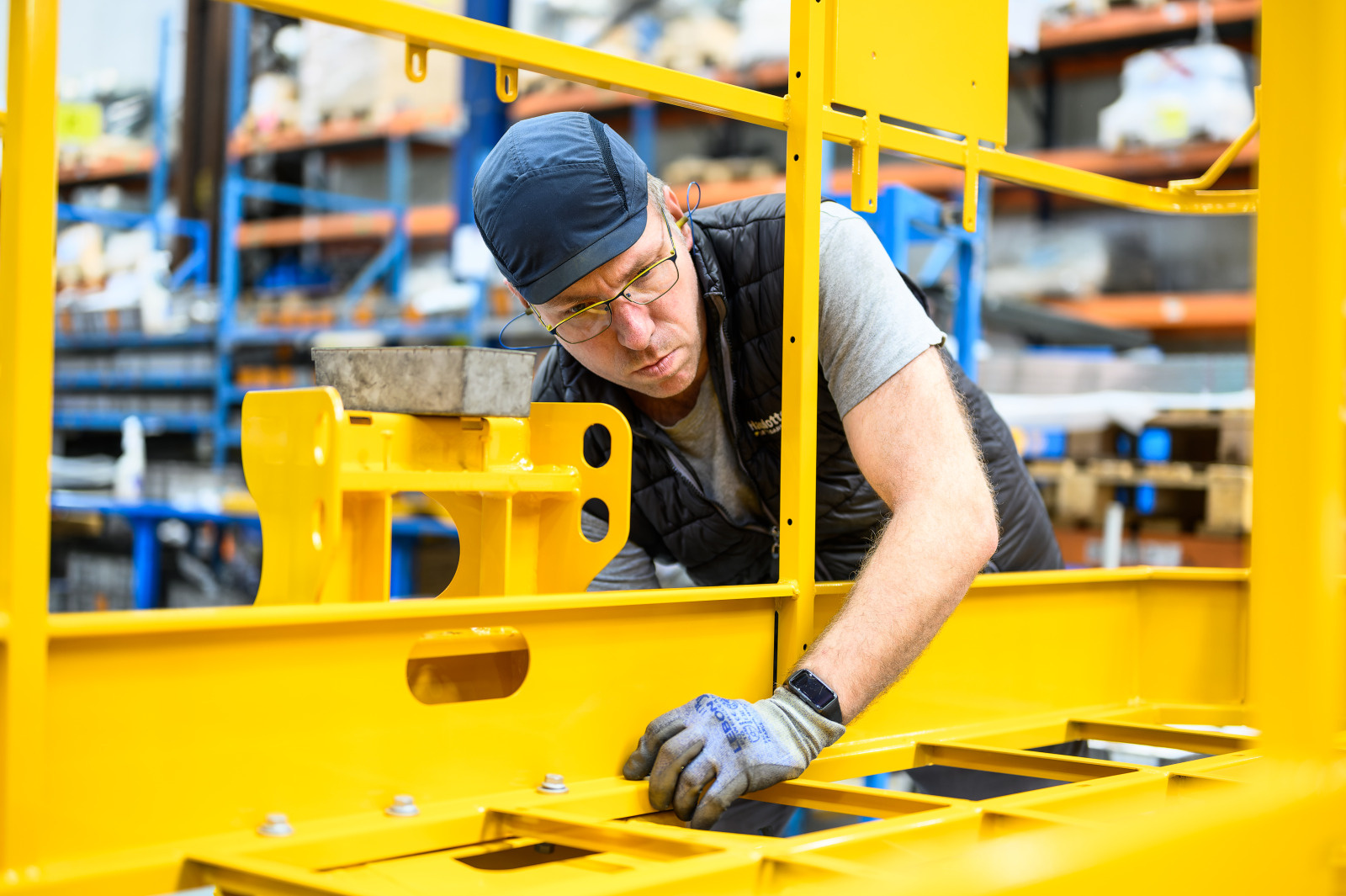 montage_marchine_creusot_nacelle_elevatrice_jaune_hauteur_compact_range